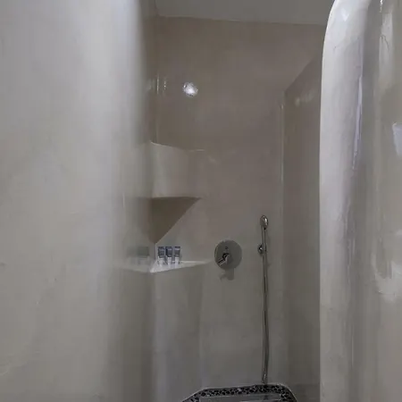 Cyclops Perivolos (Santorini)