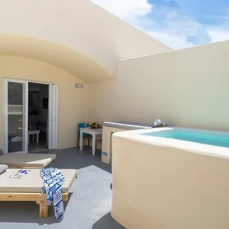 Cyclops 4* Perivolos (Santorini)