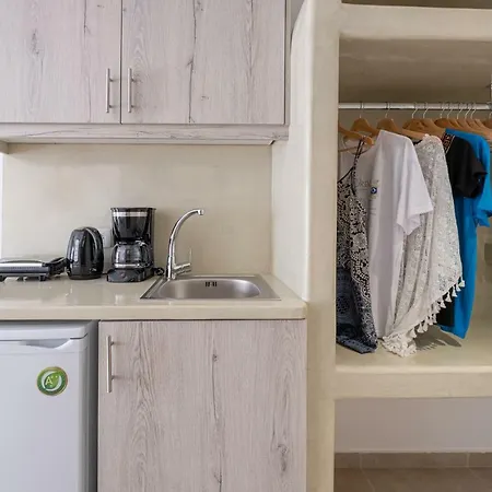 Aparthotel Cyclops Perivolos (Santorini)