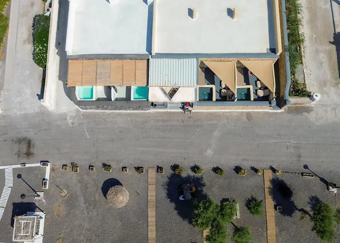 Cyclops 4* Perivolos (Santorini)