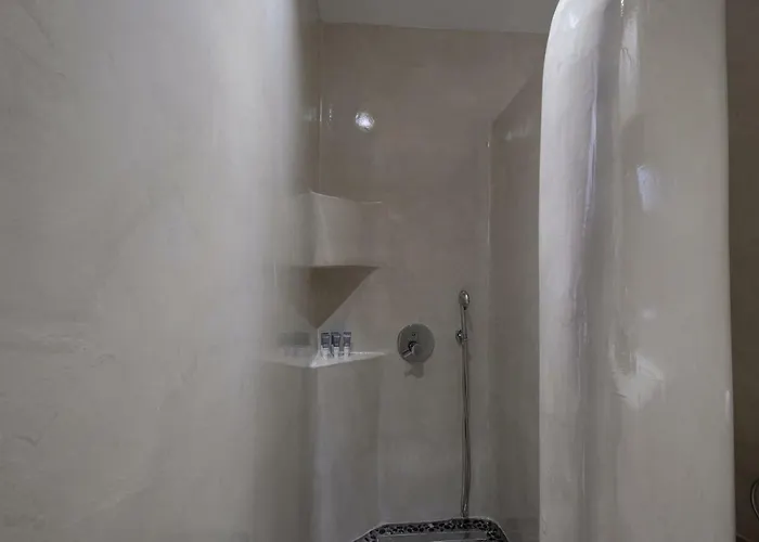 Cyclops Perivolos (Santorini)